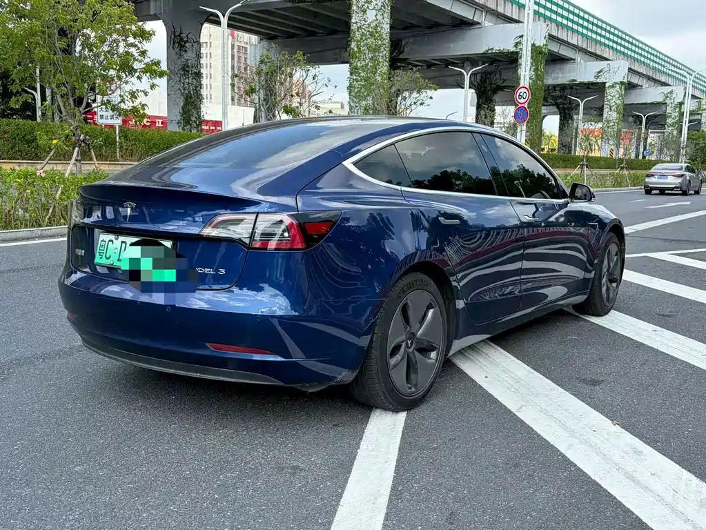 Tesla Model 3 — фото 6