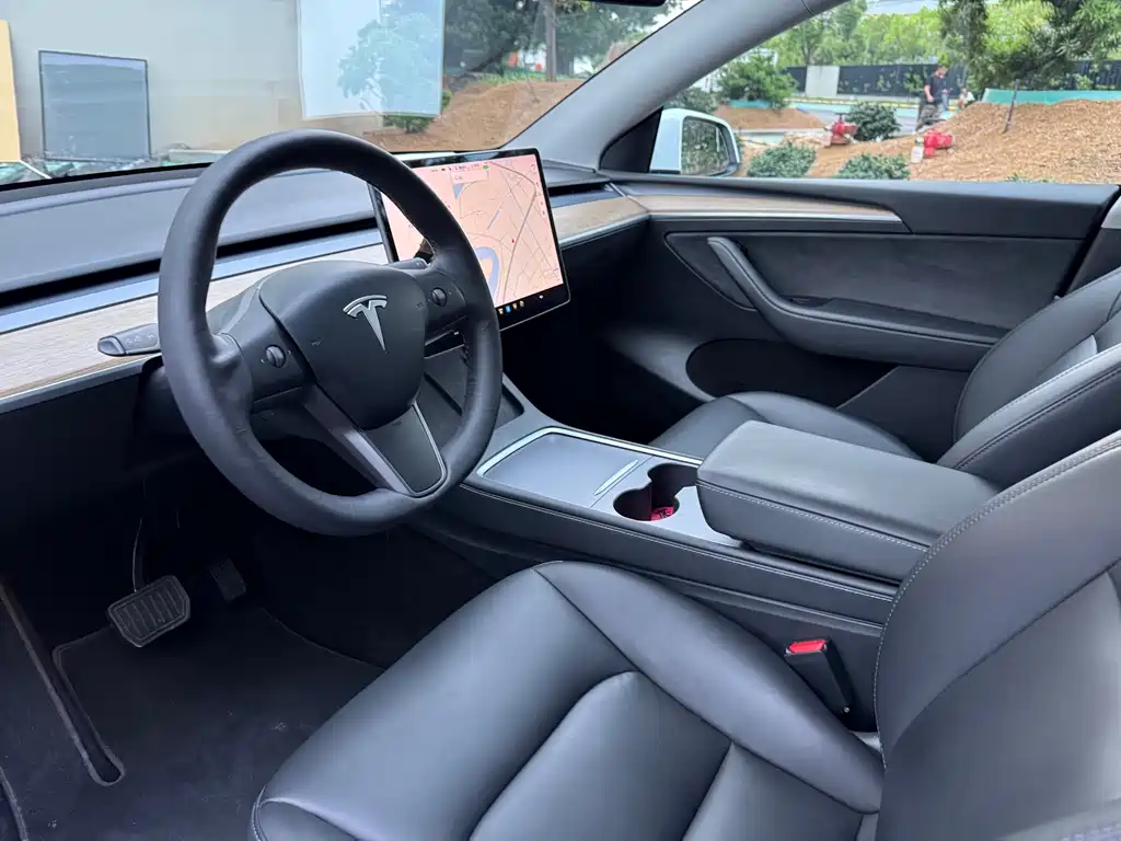 Tesla Model Y — фото 4