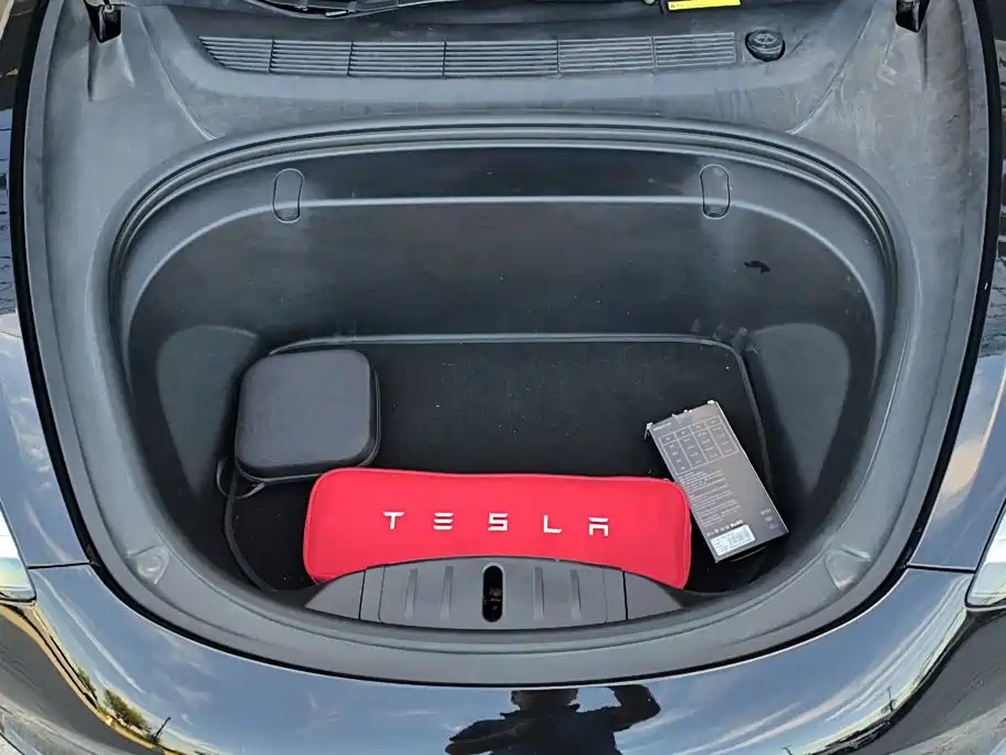 Tesla Model 3 — фото 10
