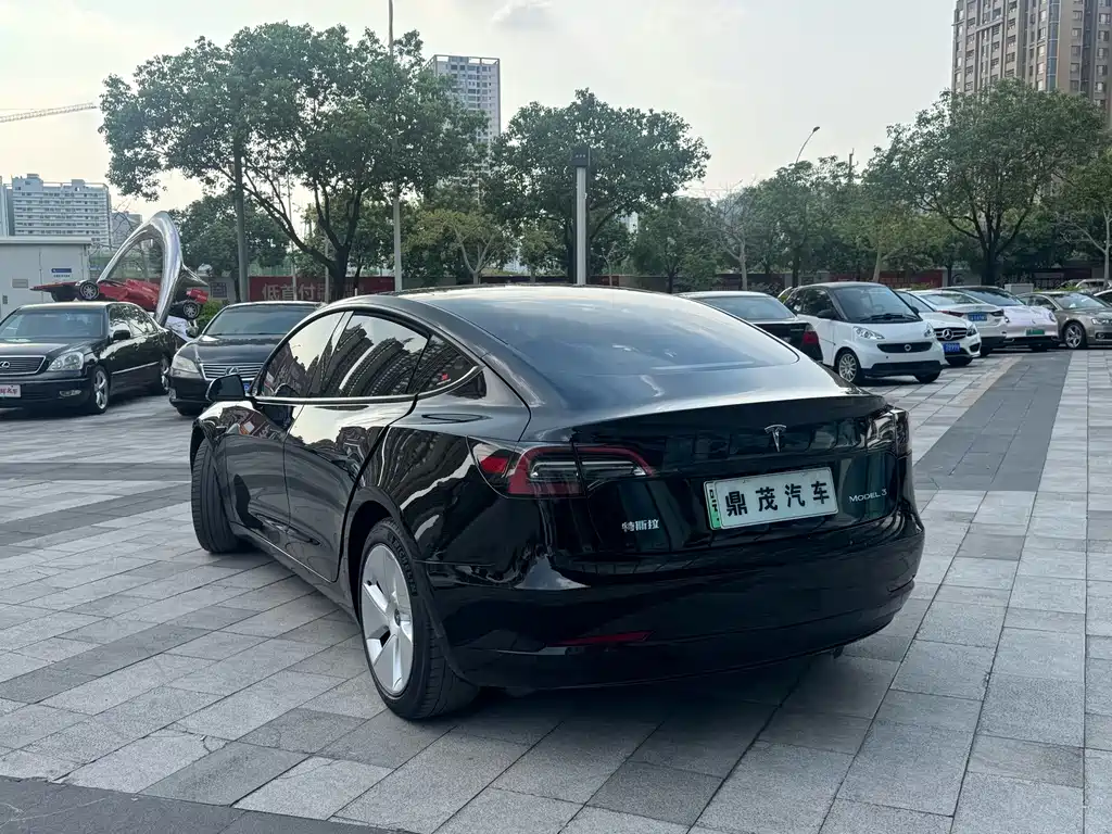 Tesla Model 3 — фото 8