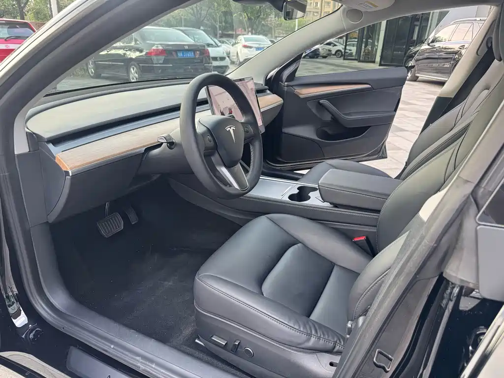 Tesla Model 3 — фото 9