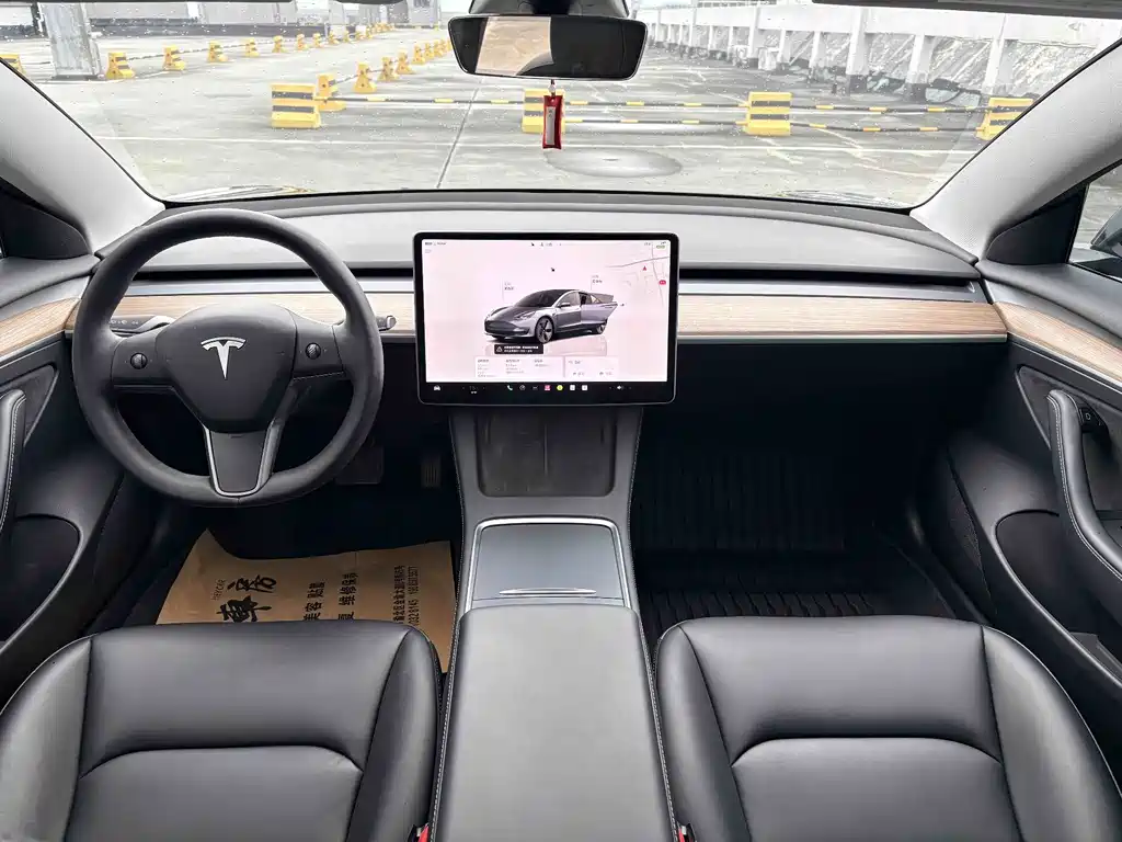 Tesla Model 3 — фото 8