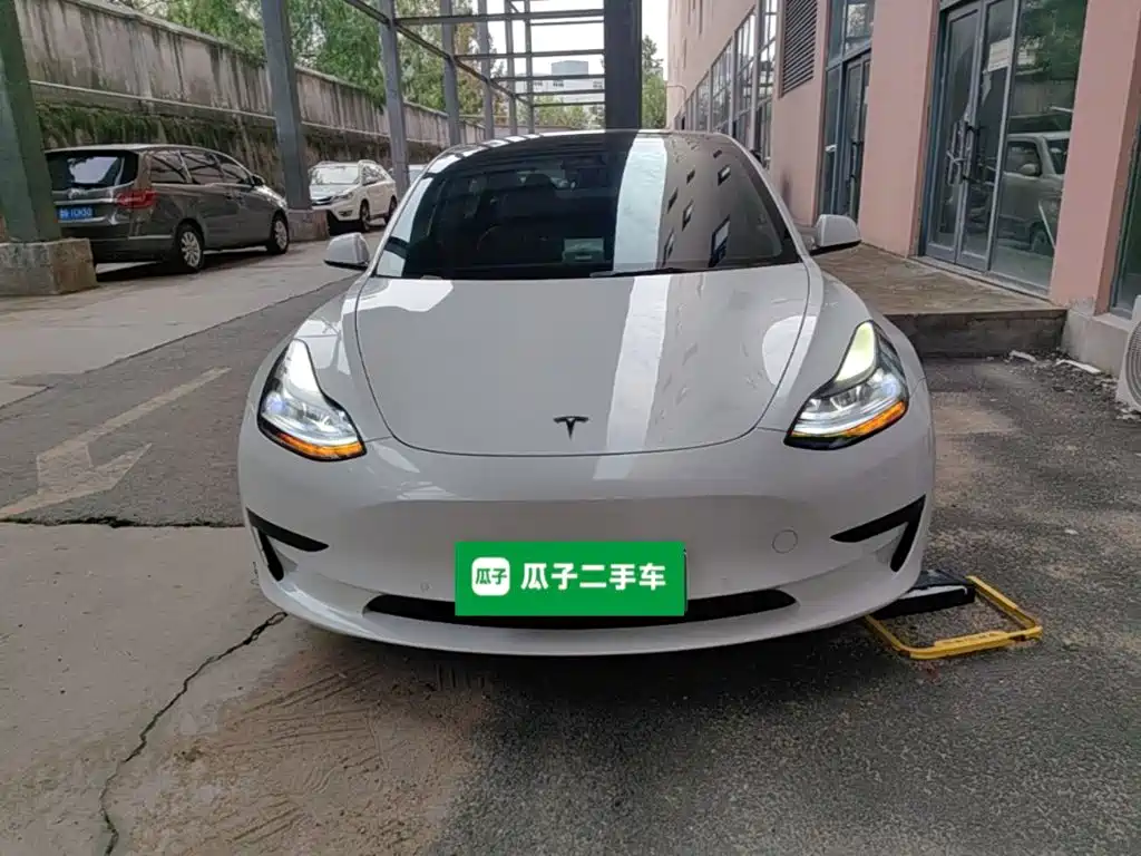 Tesla Model 3 — фото 3