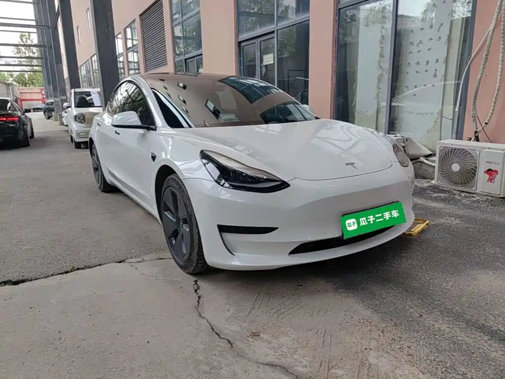 Tesla Model 3 — фото 4