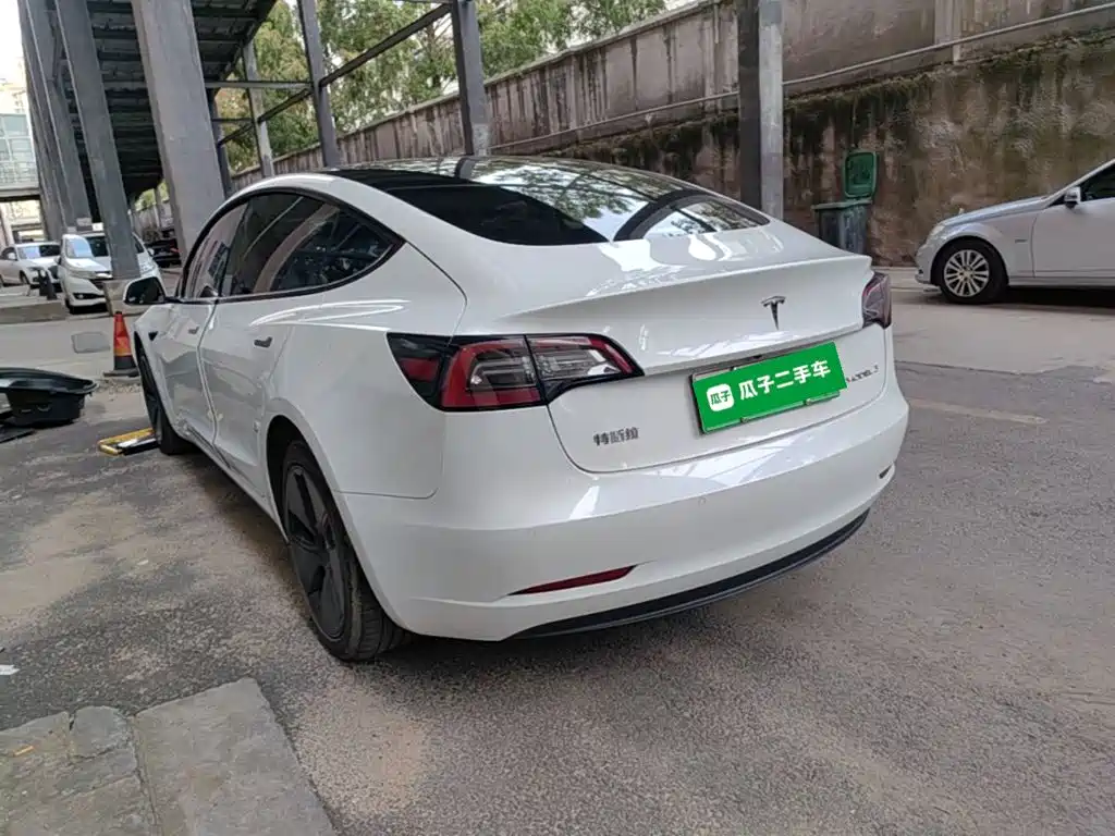 Tesla Model 3 — фото 5