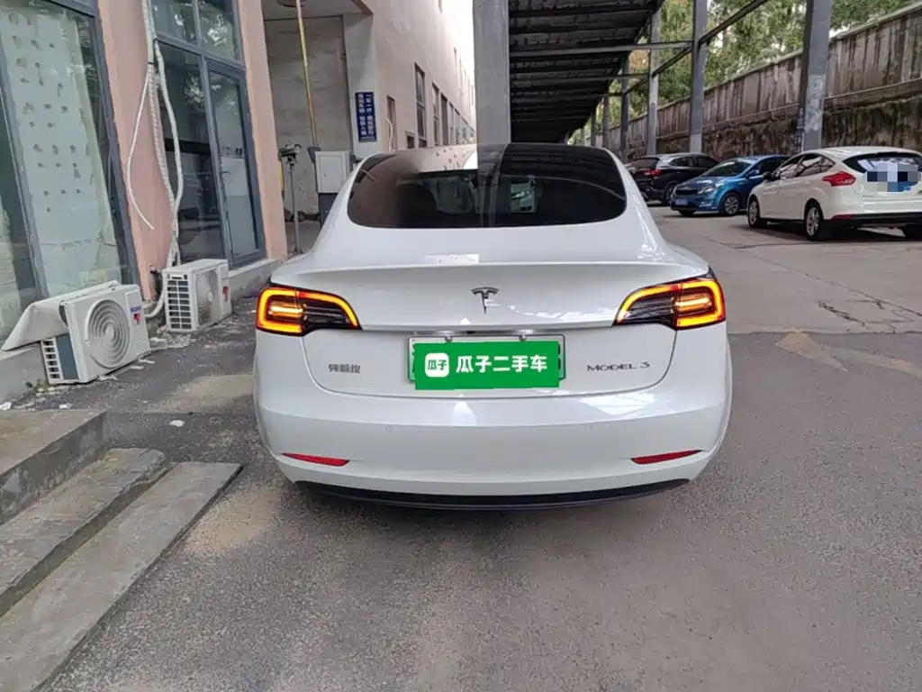 Tesla Model 3 — фото 6
