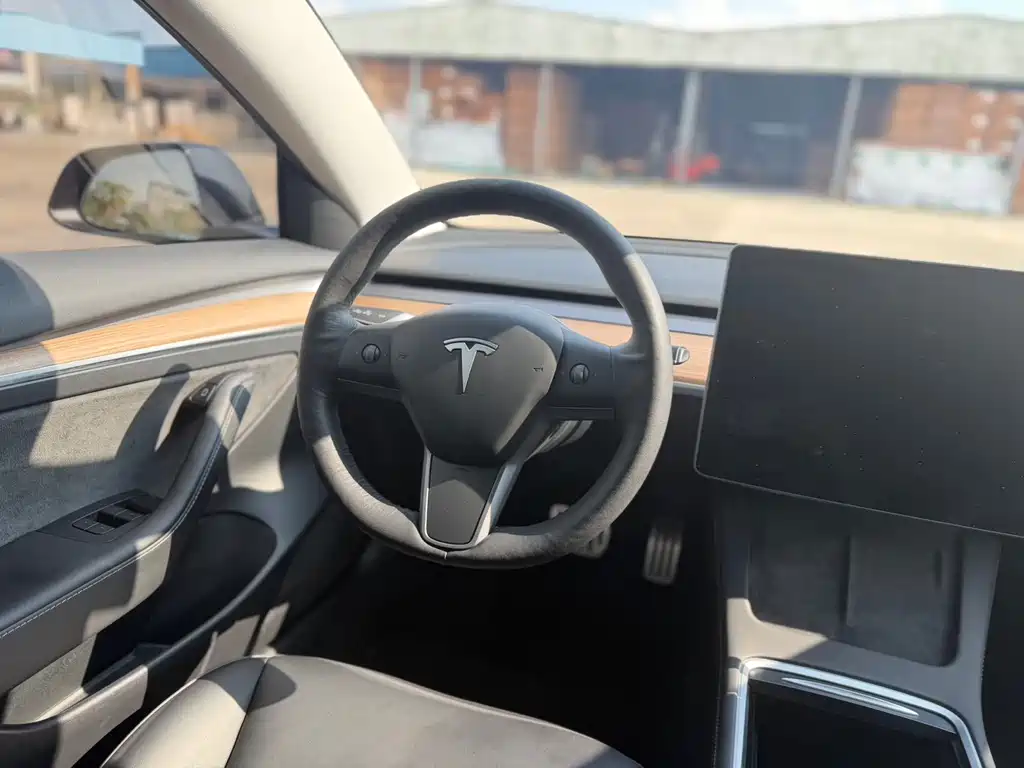 Tesla Model 3 — фото 11