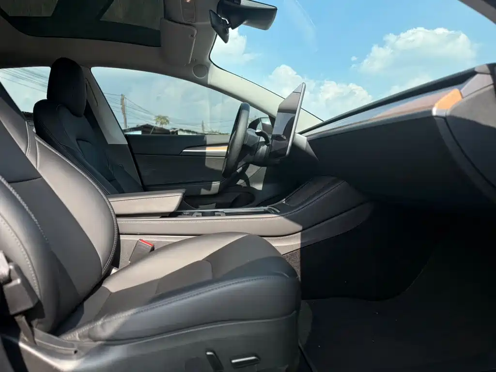 Tesla Model 3 — фото 13
