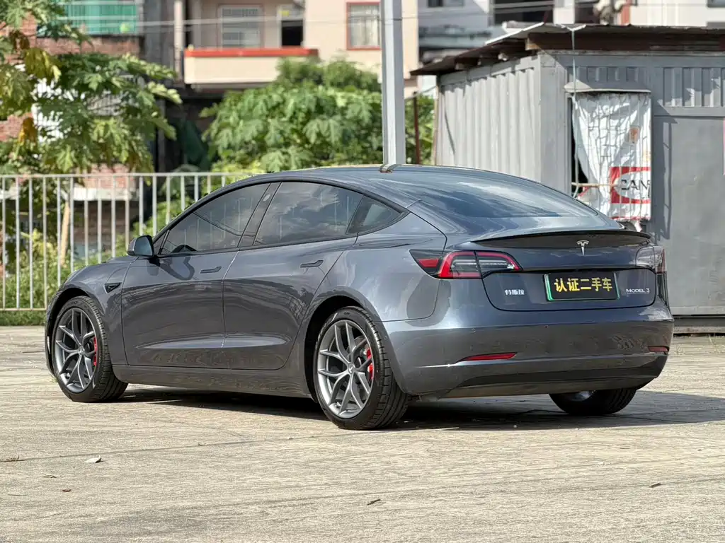 Tesla Model 3 — фото 17