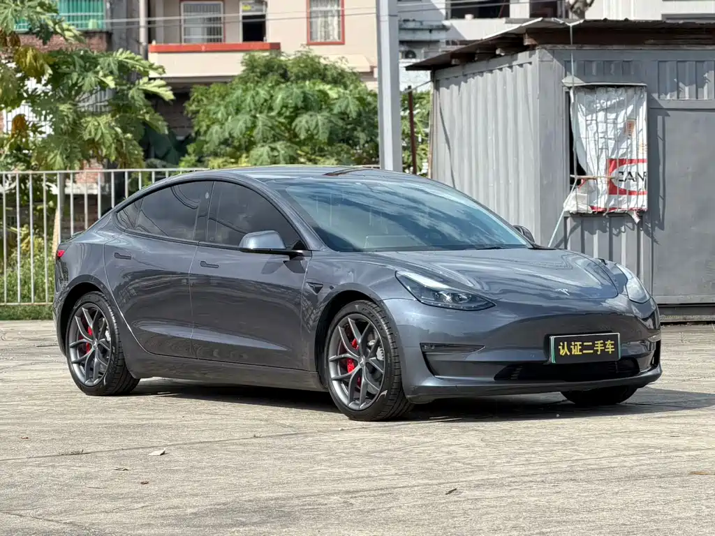 Tesla Model 3 — фото 3