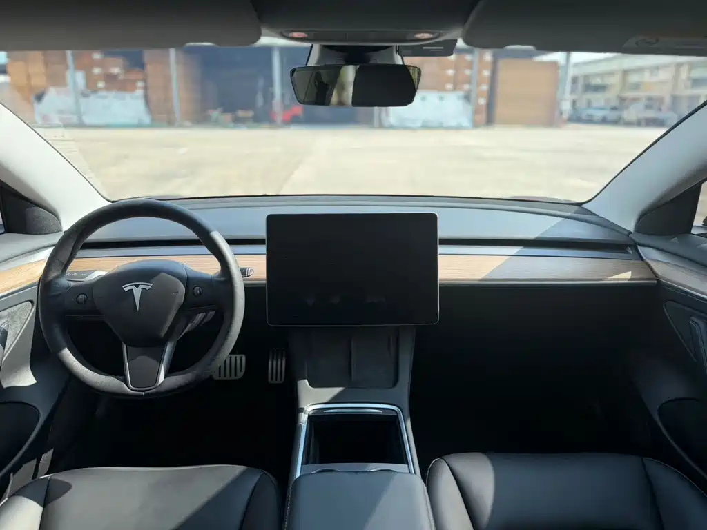 Tesla Model 3 — фото 8