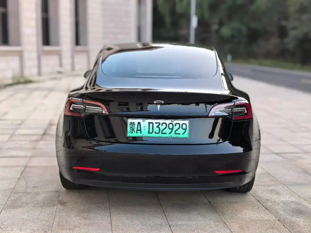 Tesla Model 3 — фото 9