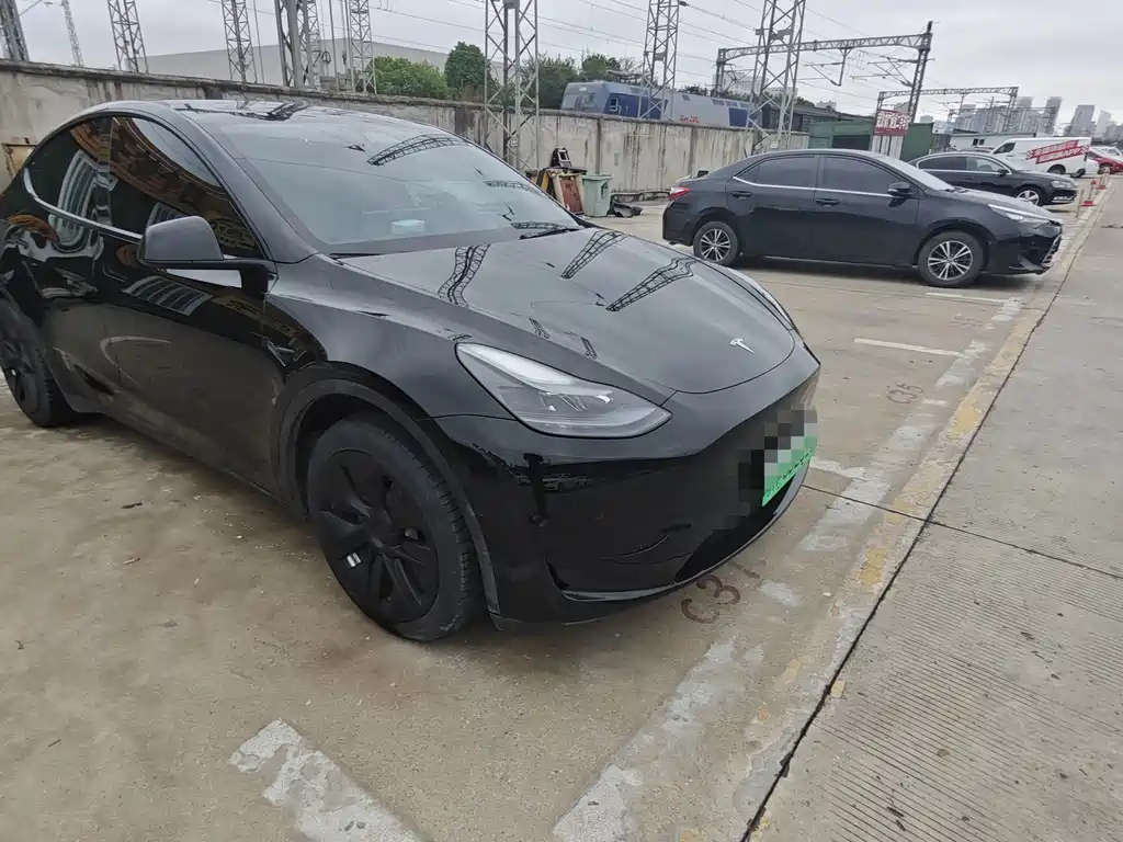 Tesla Model Y — фото 3