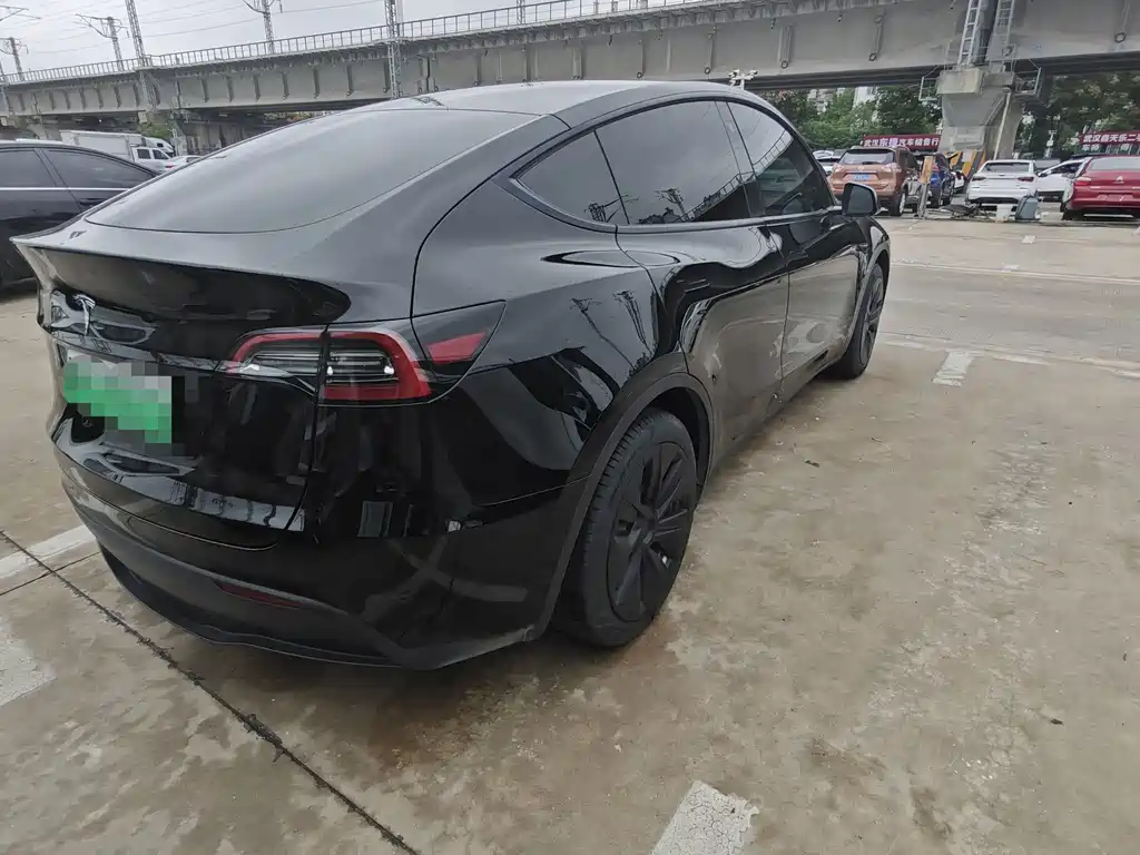 Tesla Model Y — фото 4