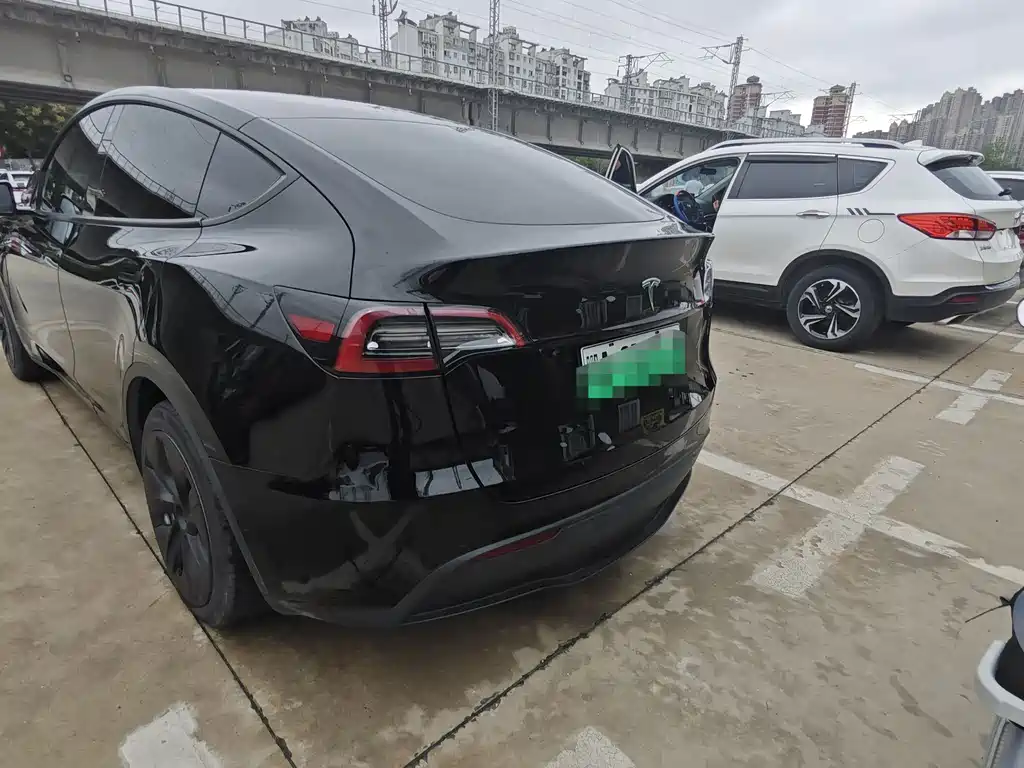 Tesla Model Y — фото 5