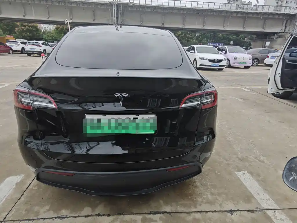 Tesla Model Y — фото 6