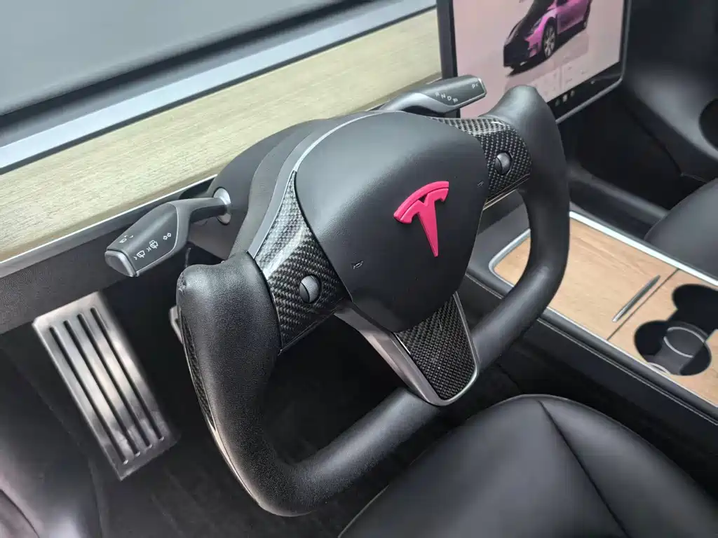 Tesla Model Y — фото 15
