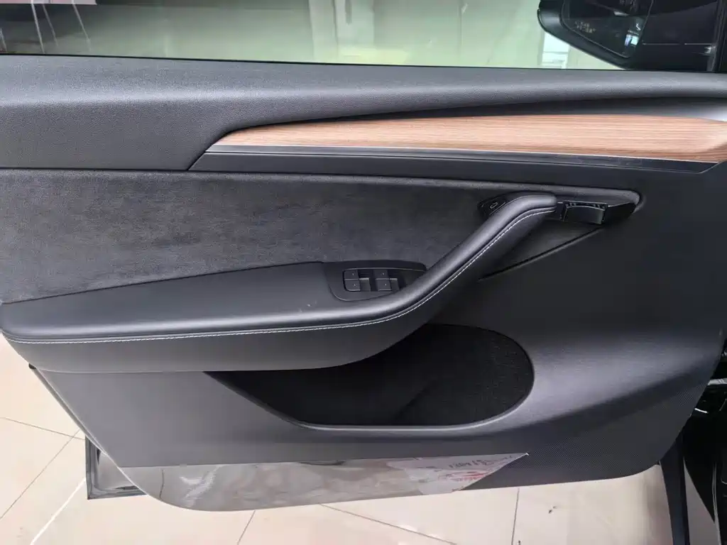 Tesla Model Y — фото 18