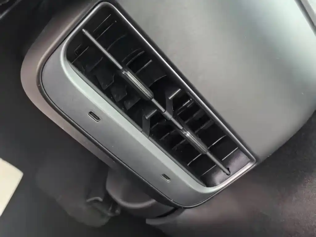 Tesla Model Y — фото 20