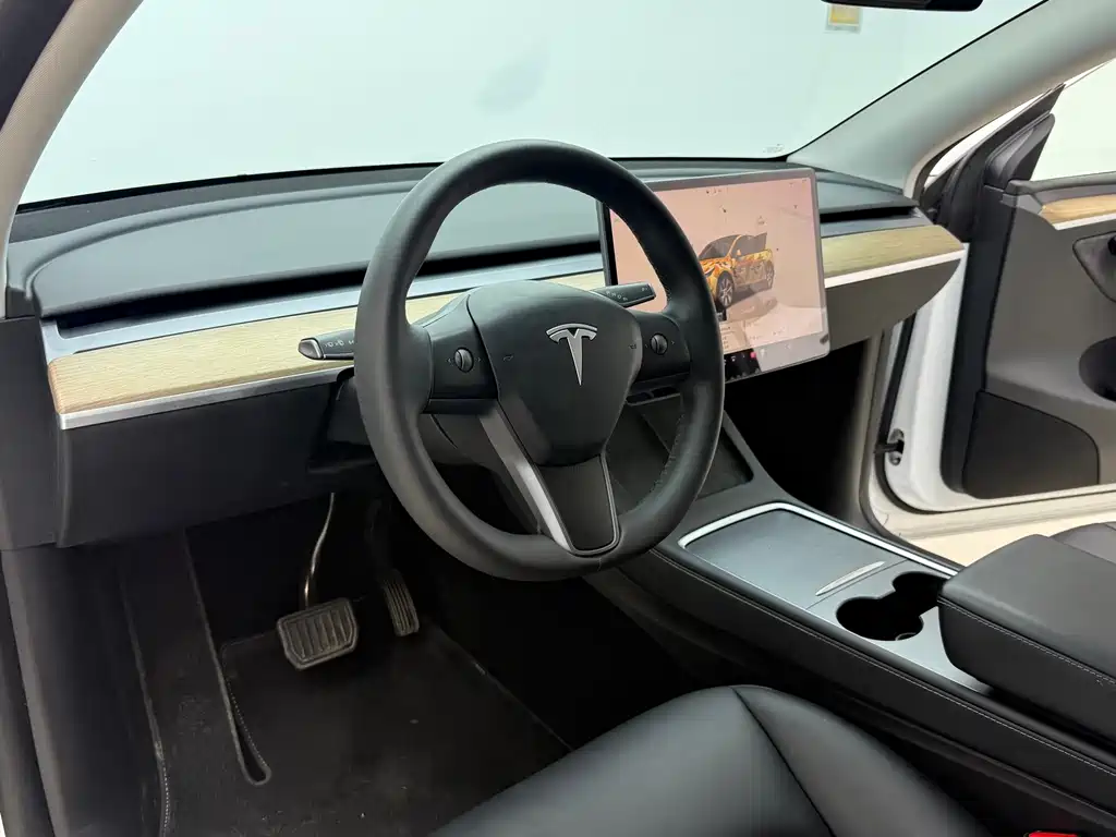 Tesla Model Y — фото 5