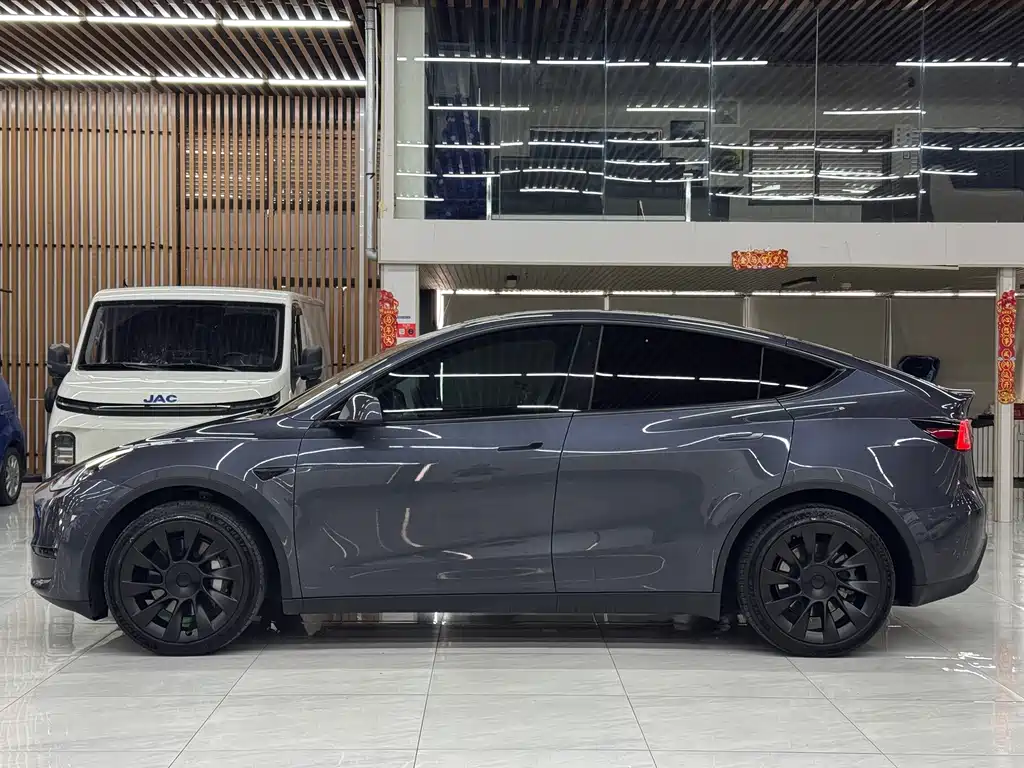 Tesla Model Y — фото 3