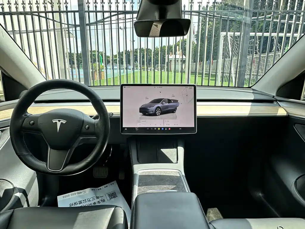 Tesla Model Y — фото 6