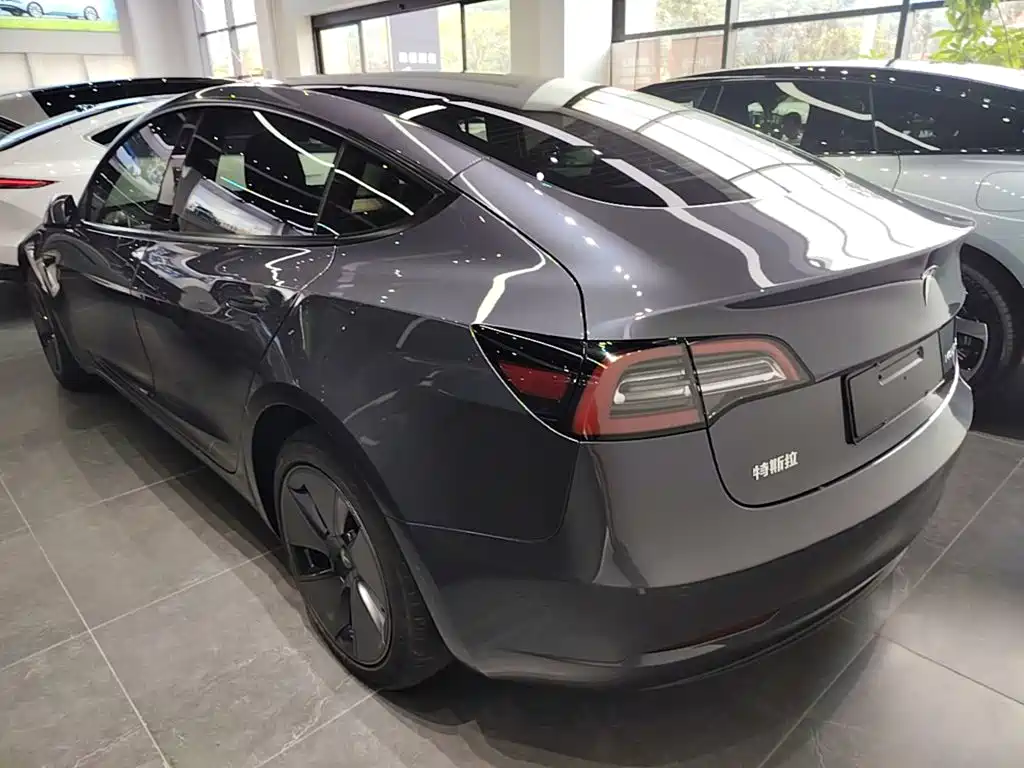 Tesla Model 3 — фото 5