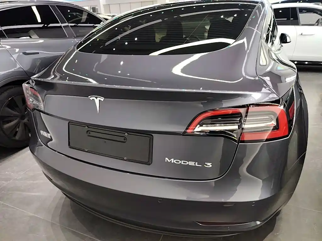 Tesla Model 3 — фото 6