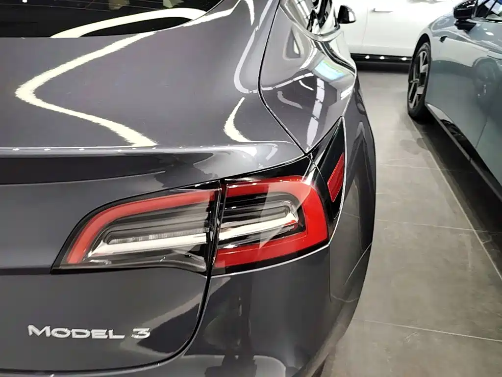 Tesla Model 3 — фото 8