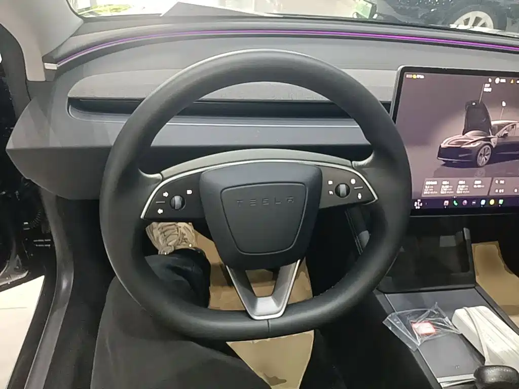 Tesla Model 3 — фото 11