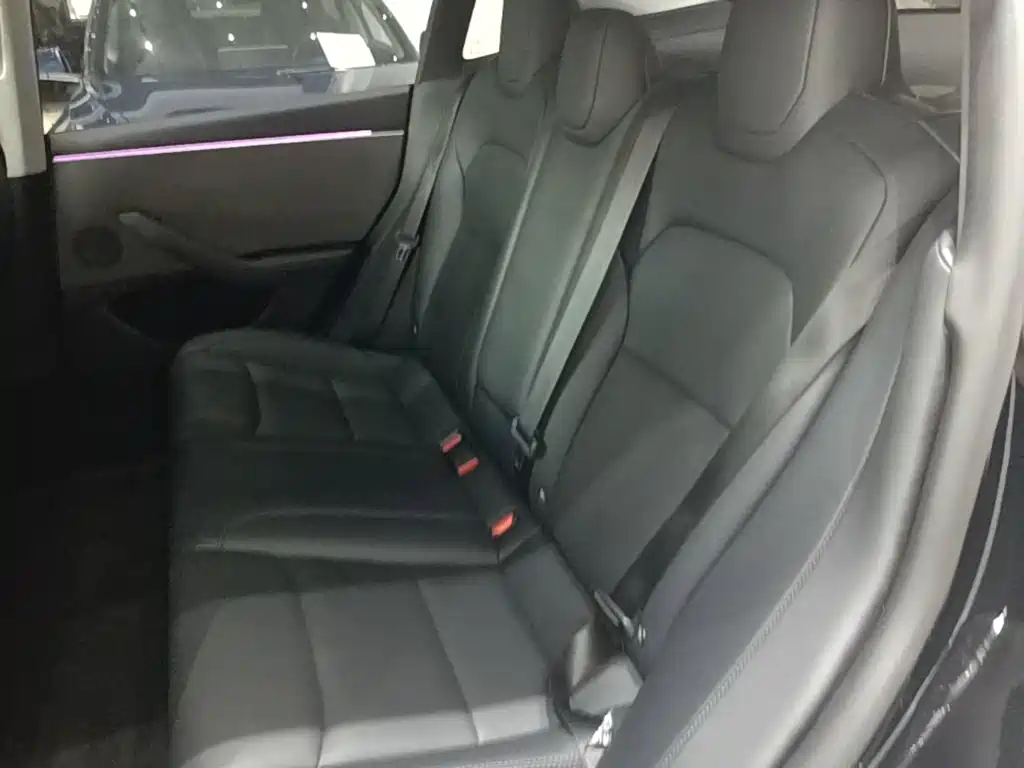 Tesla Model 3 — фото 17
