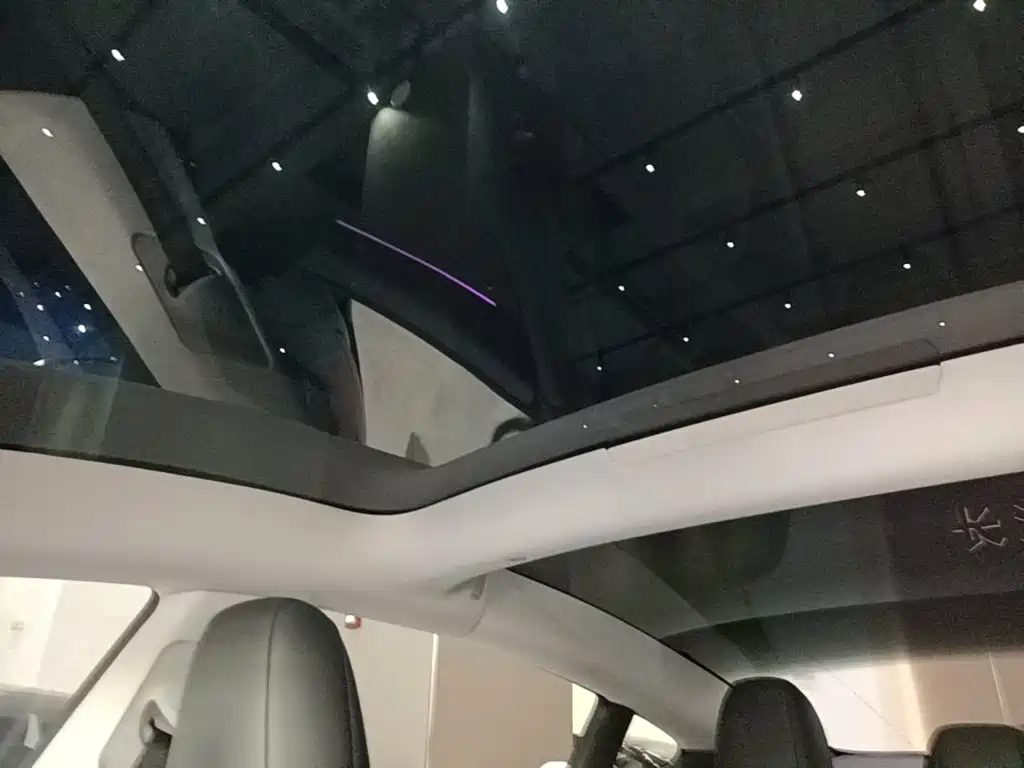 Tesla Model 3 — фото 18