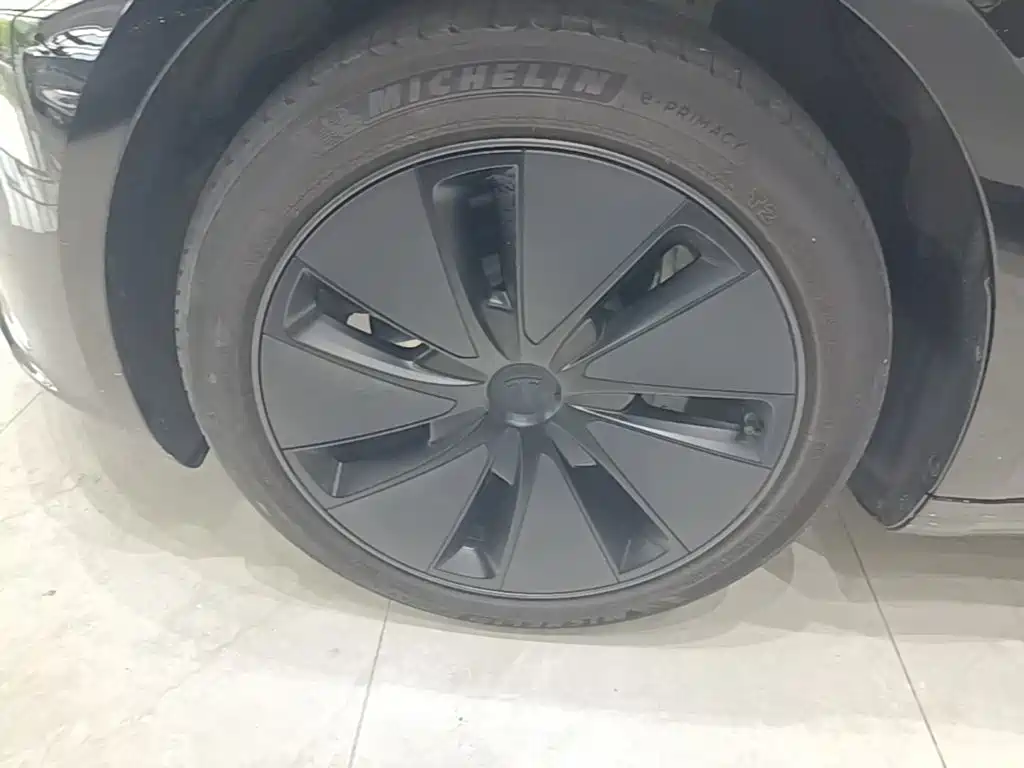 Tesla Model 3 — фото 23