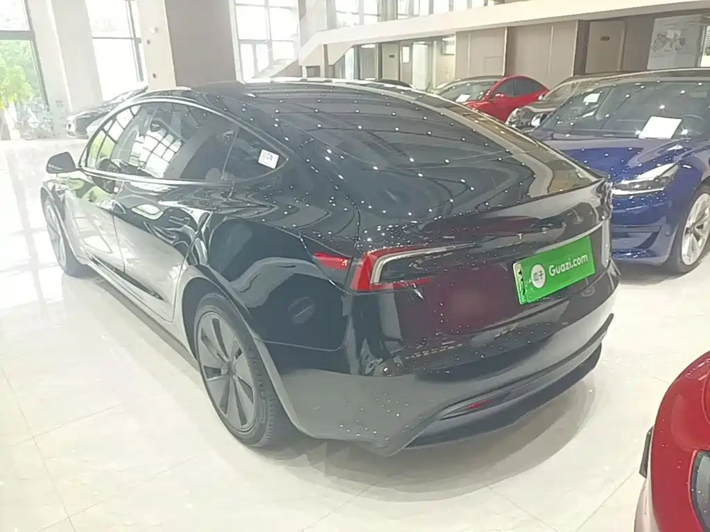 Tesla Model 3 — фото 5