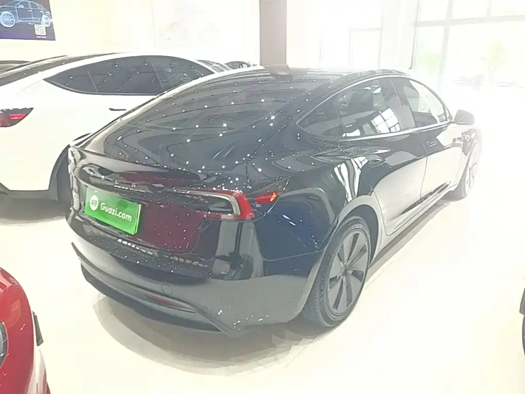Tesla Model 3 — фото 7