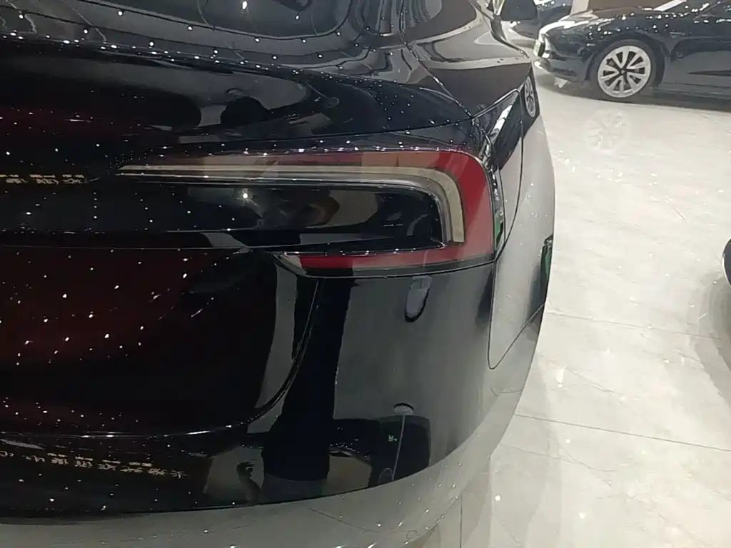 Tesla Model 3 — фото 8