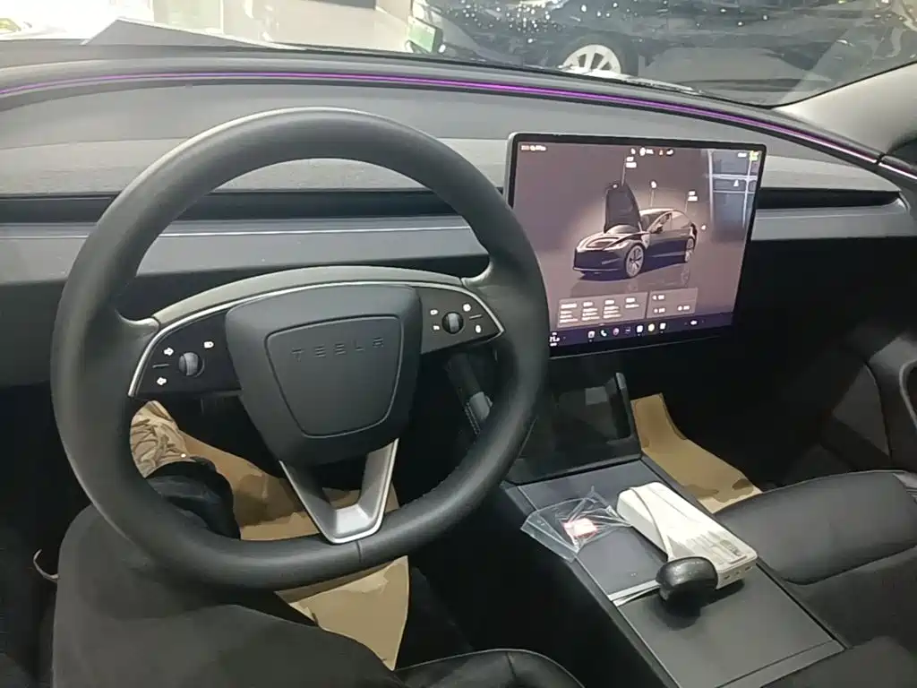 Tesla Model 3 — фото 10