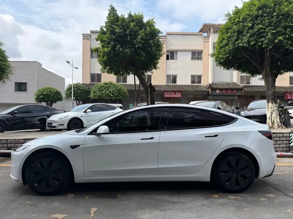 Tesla Model 3 — фото 4