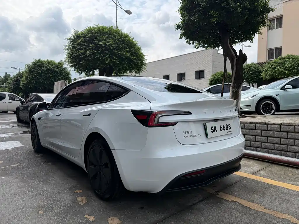 Tesla Model 3 — фото 5