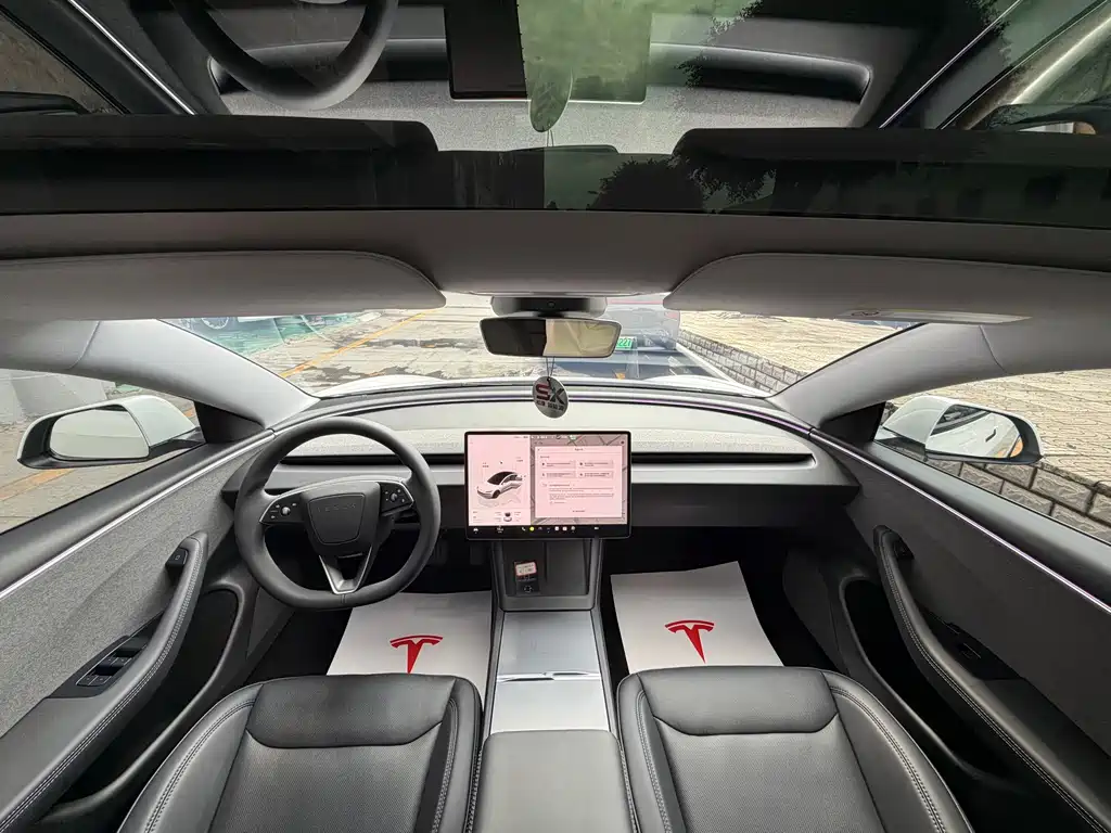 Tesla Model 3 — фото 7