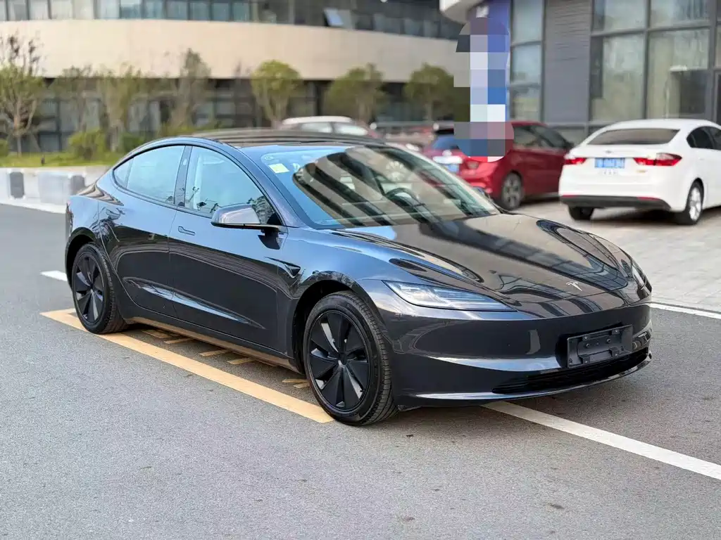 Tesla Model 3 — фото 3