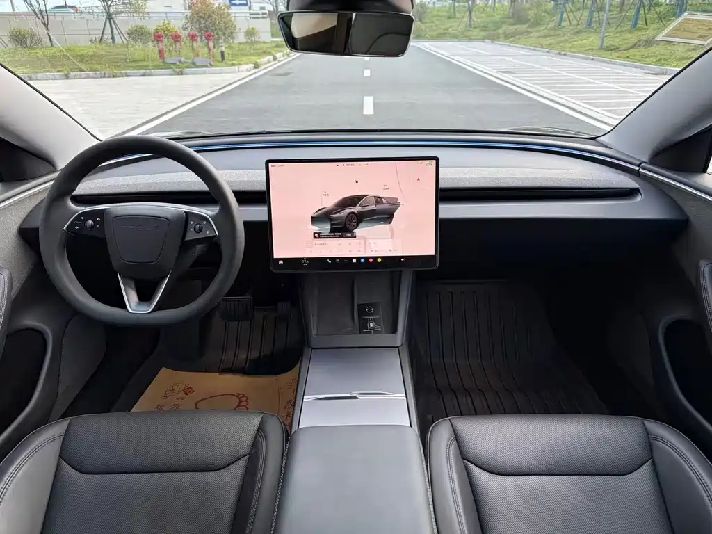 Tesla Model 3 — фото 5