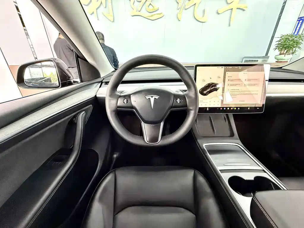 Tesla Model Y — фото 4