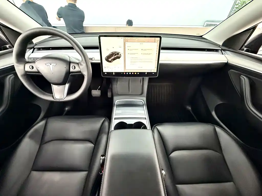 Tesla Model Y — фото 6