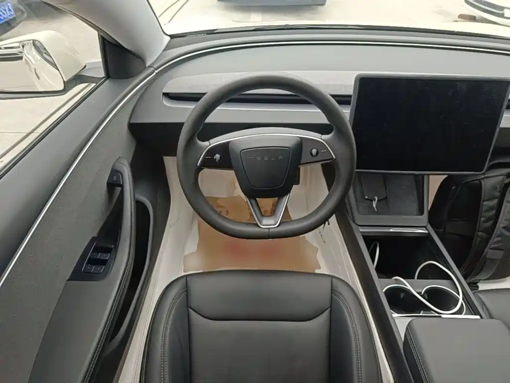 Tesla Model 3 — фото 11