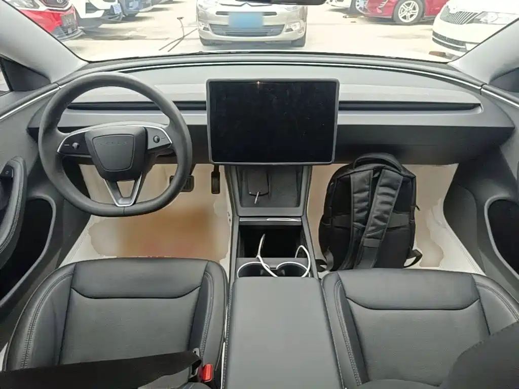 Tesla Model 3 — фото 10