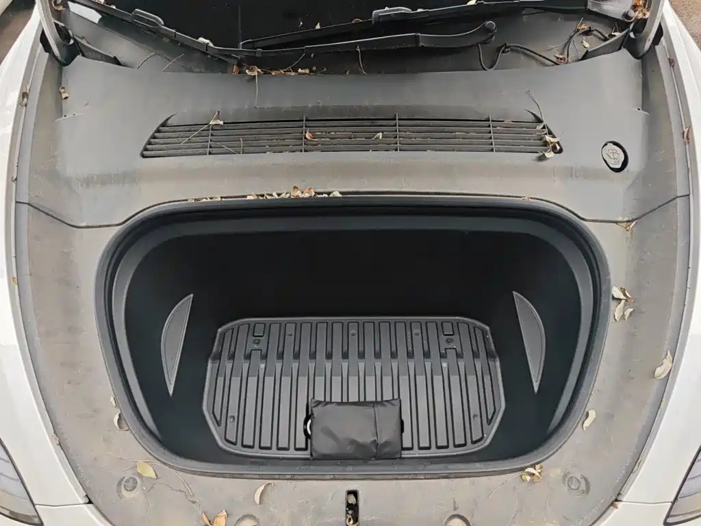 Tesla Model Y — фото 16