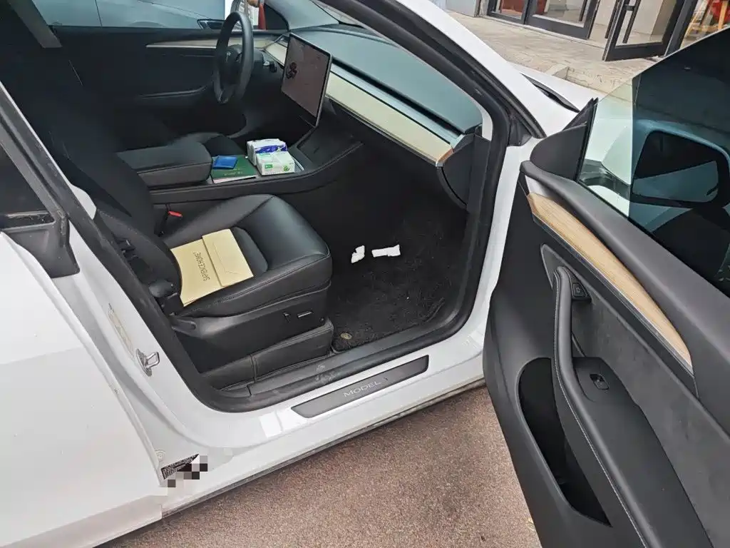 Tesla Model Y — фото 19