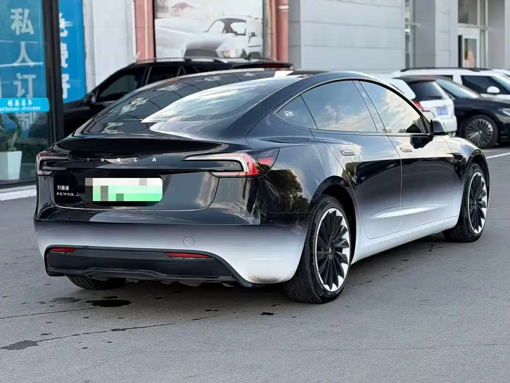 Tesla Model 3 — фото 4