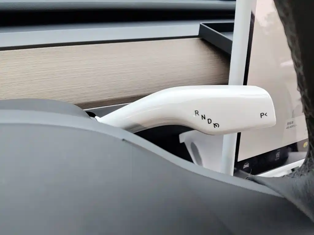 Tesla Model Y — фото 14